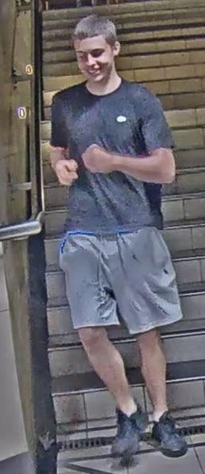 Brutalny rozbój w krakowskim parku. Policja publikuje zdjęcia poszukiwanych i prosi o pomoc
