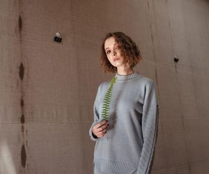 Ciepłe i stylowe. Wełniane spodnie to hit tego sezonu! Zobacz, jak je nosić