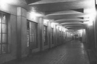 Pasaż Italia - zobacz, jak dziś wygląda zaniedbany zabytek. Nowe graffiti już przykryto kolejnym