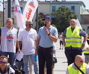 Protest pracowników PKP Cargo we Wrocławiu. Pracę ma stracić prawie 400 osób 