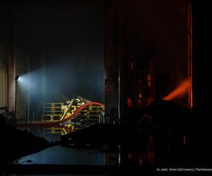  Kawle. Pożar zakładu przetwórstwa drobiowego. 120 strażaków walczy z żywiołem w czwartek, 14 sierpnia. Jeden z nich zaginął [ZDJĘCIA]