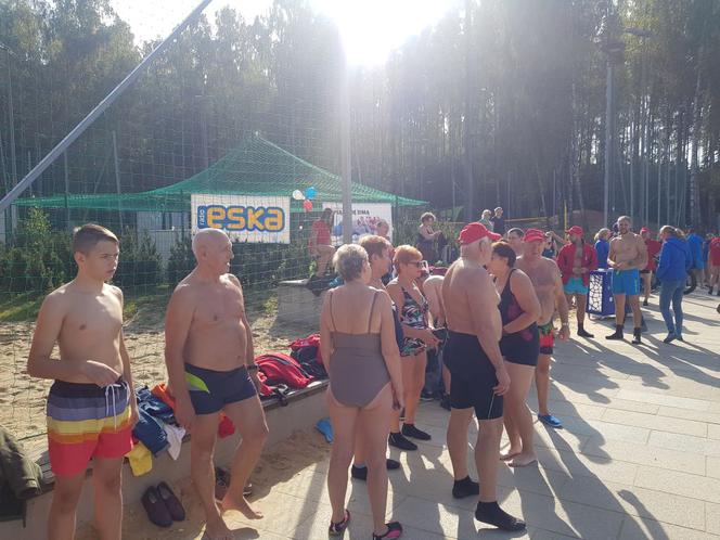 „Kąpiący się zimą Olsztyn” zainaugurowali sezon zimowych kąpieli