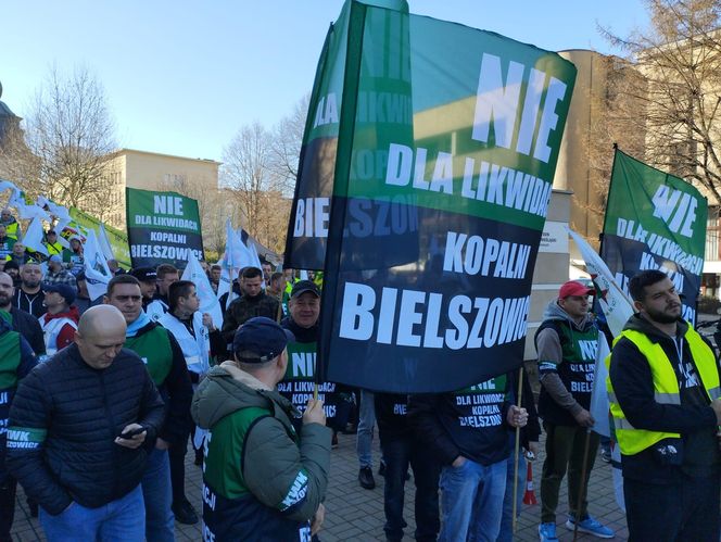 Górnicy protestowali pod ministerstwem przemysłu w Katowicach przeciwko likwidacji KWK Bielszowice