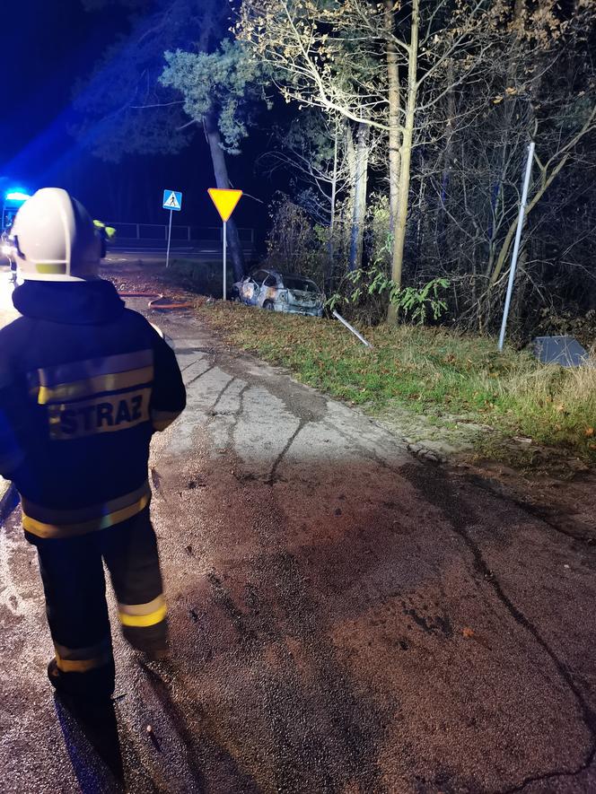 Fatalny wypadek pod Mińskiem Mazowieckim. Auto stanęło w płomieniach