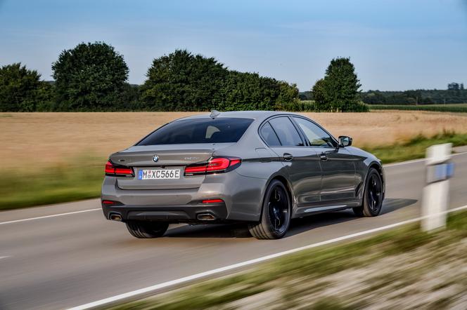 (2021) BMW 545e xDrive PHEV