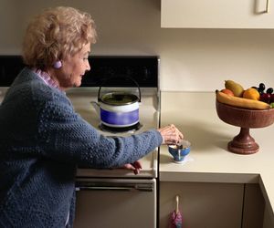 Prosty test filiżanki herbaty. Może wykryć Alzheimera we wczesnym stadium