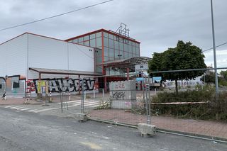 W Dąbrowie Górniczej wyburzają hipermarket Auchan. Powstanie nowy park handlowy