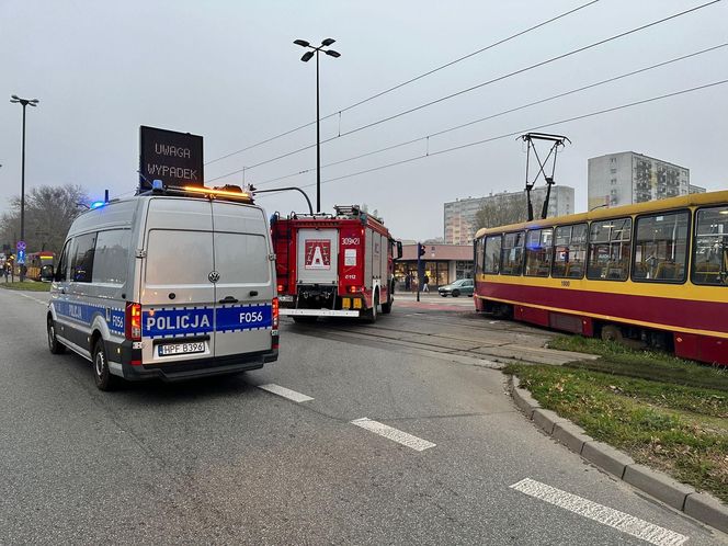 Łódź. Wypadek na skrzyżowaniu Aleksandrowskiej z Rydzową. Tramwaj zderzył się z ciężarówką [ZDJĘCIA].