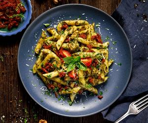 Makaron po florencku – proste i pyszne danie ze szpinakiem i kurczakiem