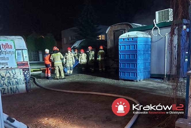 Pożar przyczepy kempingowej przy ulicy Kobierzyńskiej 118 w Krakowie