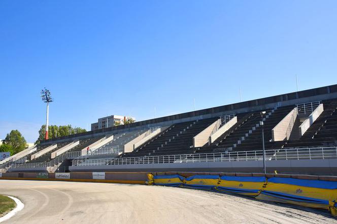 Budowa trybuny na stadionie Polonii na finiszu 