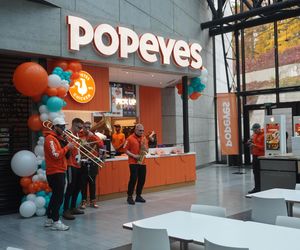 Tłumy na otwarciu Popeyes w Olsztynie. Rekordzista czekał w kolejce ponad 20 godzin