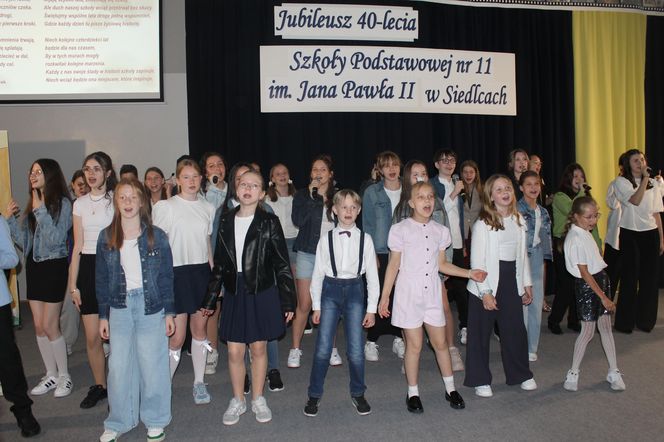 Jubileusz 40-lecia połączony był ze świętem szkoły, ponieważ obchodzi ona również 28. rocznicę nadania imienia.
