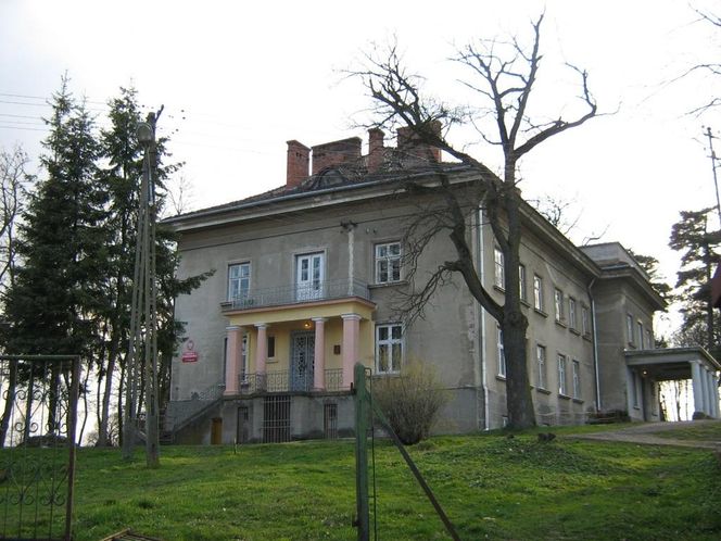 Chłopice - w tej wsi na Podkarpaciu odnaleziono wyroby ceramiki...sznurowej. Sięgają one epoki kamienia