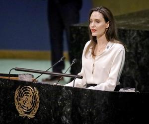 Angelina Jolie poderwała 26-latka! 48-latka przyłapana na randce