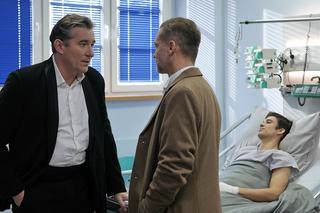 Pierwsza miłość, odcinek 3623: (Dominik Smaruj), Adam (Krystian Wieczorek), Wenerski (Przemysław Sadowski)