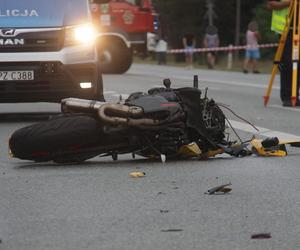 Śmiertelny wypadek pod Otwockiem. Motocyklista wjechał w przyczepkę samochodową. Zginął na miejscu