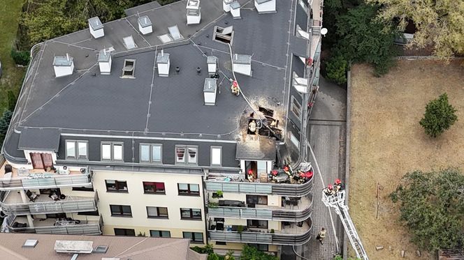 Pożar poddasza na Grochowie. Ewakuacja kilkudziesięciu osób