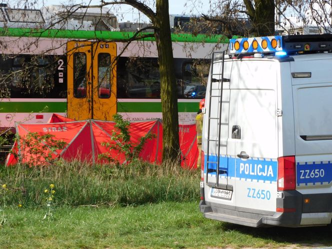 Tragedia w Ząbkach. Nie żyje pieszy. Wtargnął na tory w niedozwolonym miejscu
