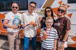 Roxie Węgiel wsiadła za kółko i wypadła zawodowo! To ona dostarczyła kampera słuchaczom ESKI