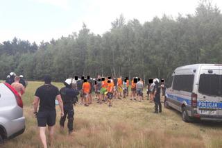 Ustawka kilkudziesięciu pseudokibiców w lesie pod Łowiczem. Twierdzili, że przyjechali na trening piłki nożnej
