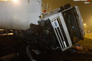 Koszmarny wypadek na S1 w Mierzęcicach! Zmasakrowany samochód i powalona ciężarówka