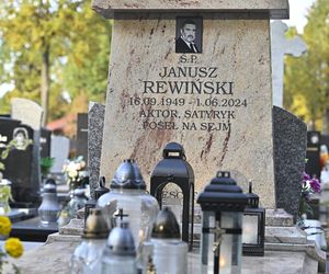 Grob Janusza Rewińskiego na cmentarzu w Radości