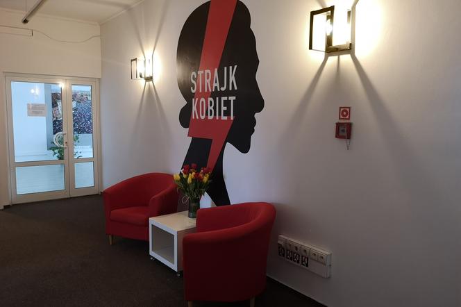 Nowa siedziba Ogólnopolskiego Strajku Kobiet przy Wiejskiej