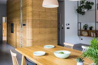 Styl industrialny w Gdyni. 109-metrowe mieszkanie z ogródkiem