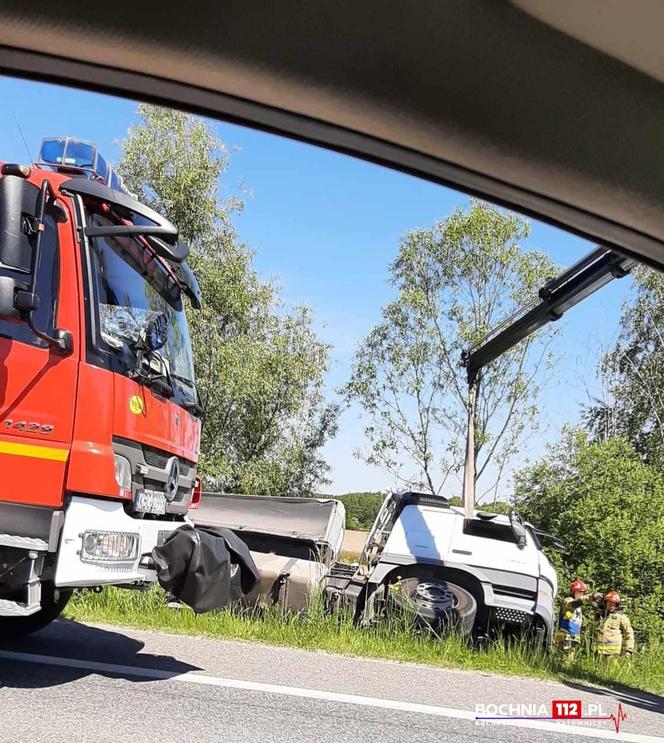 Śmiertelny wypadek pod Bochnią. Nie żyje kierowca ciężarówki