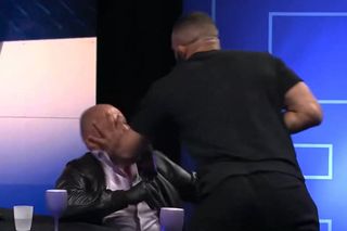 Jacek Murański został zaatakowany na konferencji PRIME. Prowokował „Araba” i dostał w twarz