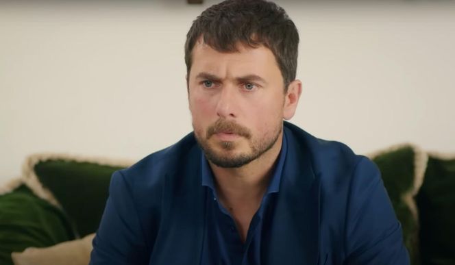 Ege śledzi Melis i dla zmyłki proponuje jej natychmiastowy ślub.