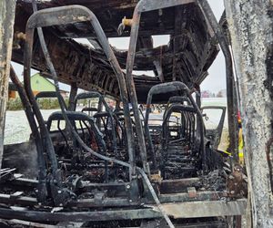 Bus spłonął doszczętnie pod Tarnowem. Podróżowało nim 25 osób