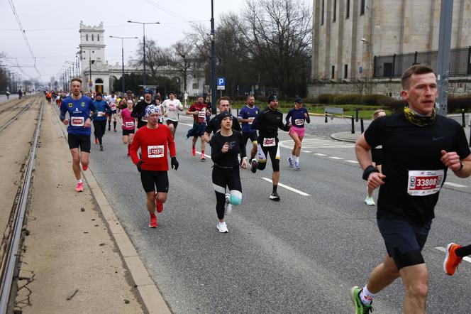 Bieg na Piątkę 2024, Warszawa - zdjęcia. Biegłeś? Szukaj się w galerii!