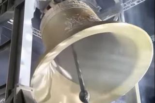 Największy dzwon świata Vox Patris trafił do Brazylii. Mieszkańcy powitali go fajerwerkami