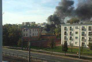 Kłęby dymu na warszawskiej Woli. Zapalił się bus, w środku były dzieci 