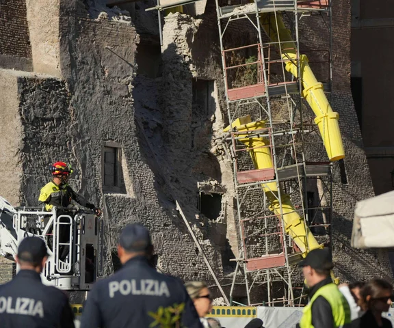 Zawalona wieża w Rzymie. Nie żyje robotnik wydobyty spod gruzów