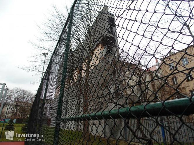 Budowanie "po krakosku", czyli przybij sobie piątkę z sąsiadem przez balkon?!