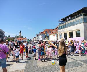 Chcieli podkreślić potrzebę swoich działań. Ulicami Białegostoku przeszedł Marsz Rodzin Zastępczych