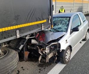 Groza na A1. Wjechał autem w tył ciężarówki. Zdjęcia mówią bardzo wiele