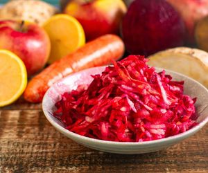 Z tego przepisu na pyszną surówkę korzystam od lat. Na tarce ścieram 2 warzywa i mieszam z lekkim sosem