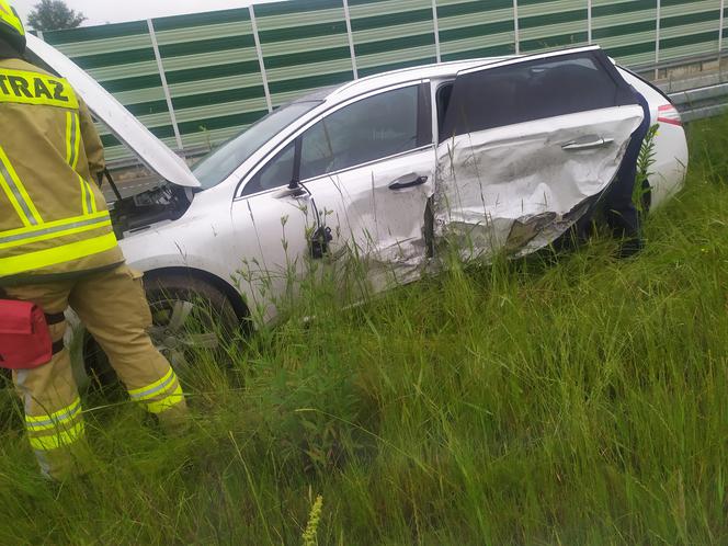 Śmiertelny wypadek w Pyrzowicach. Kierowca wysiadł z samochodu i został potrącony [ZDJĘCIA]