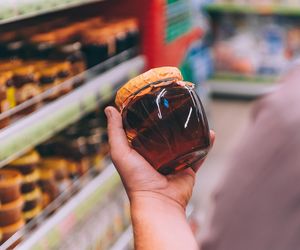 Jak rozpoznać fałszywy miód? Od kwietnia szukaj tego oznaczenia