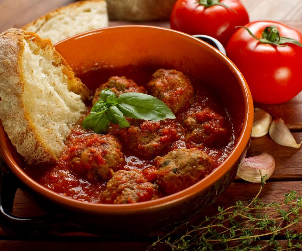 węgierski kociołek z klopsikami