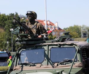 Defilada wojskowa 15 sierpnia w Warszawie