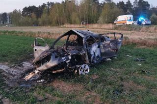 Po dachowaniu auto zapaliło się. 21-latka uratowała dwie osoby z płonącego wraku