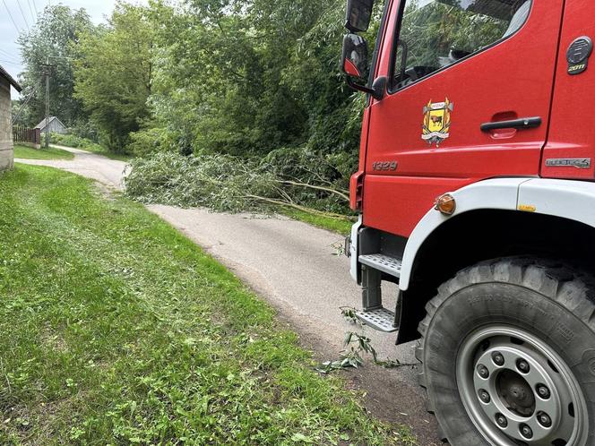 Wichury w Podlaskiem. Setki interwencji strażaków w całym regionie