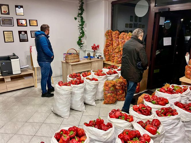 Romanowski wspiera rolnika. Zaprasza do poselskiego biura po paprykę