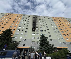 Ktoś biegał po klatce. Stukali w drzwi, żeby opuszczać mieszkania. Dramatyczne relacje mieszkańców bloku przy ulicy Popiełuszki 