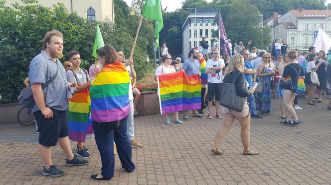 Bydgoszcz solidarna z Białymstokiem. - Każdy ma prawo do miłości i szacunku! [ZDJĘCIA] 